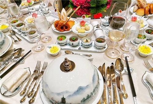 从国宴厅到聚光灯下 中国最贵服务员姚碧的服务人生